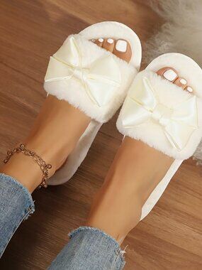 6 x Bow Fuzzy White Slippers